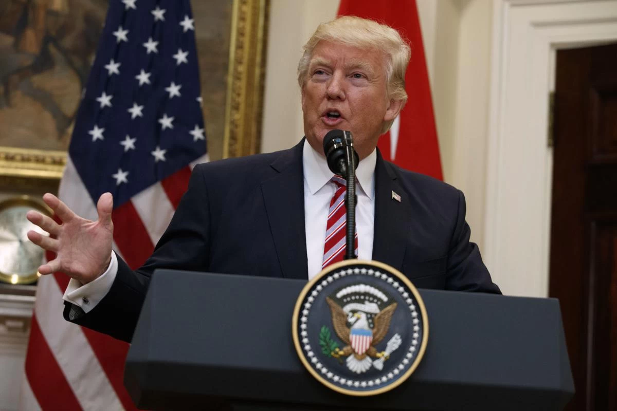 Η τουρκική μπλόφα με τους S-400 απέτυχε: Η «μυστική» συνάντηση του Τραμπ με τους Κούρδους